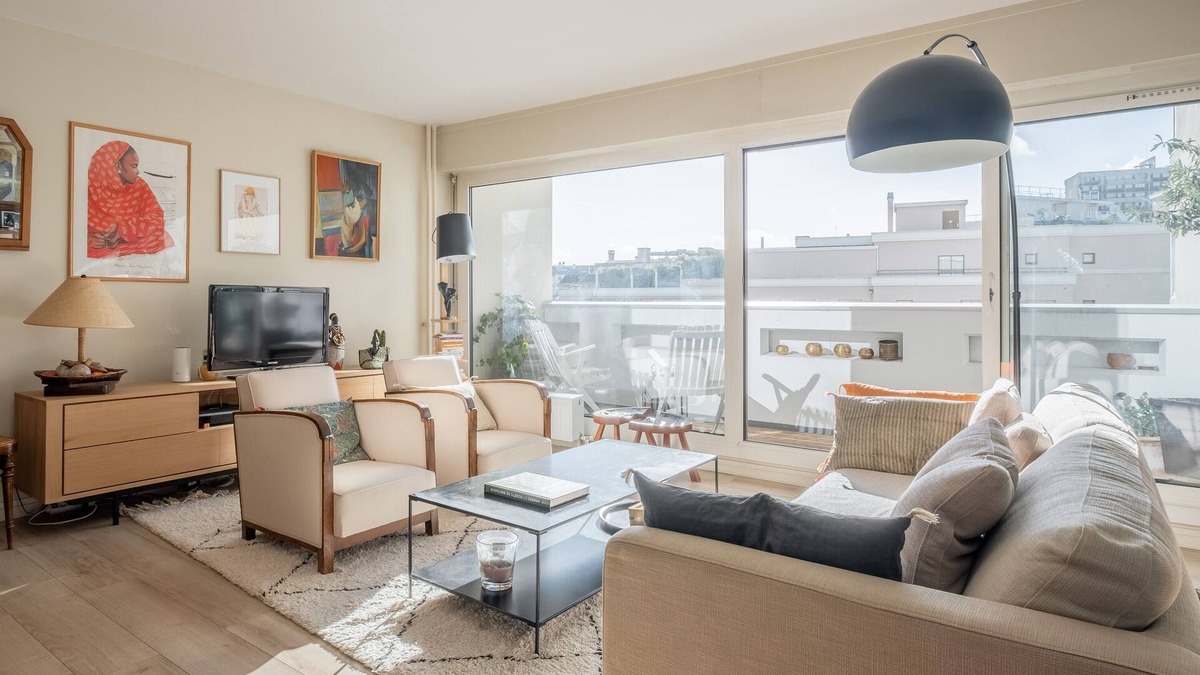 Silly-Gallieni Apartment | Artistic Poise, by Veeve