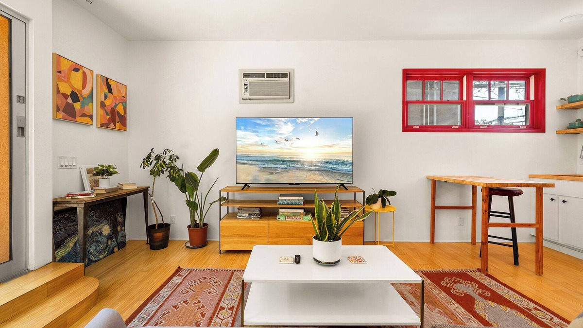 Silver Strand Apartment | Artistic Venice Beach Canals Studio w/Rooftop & Sauna!