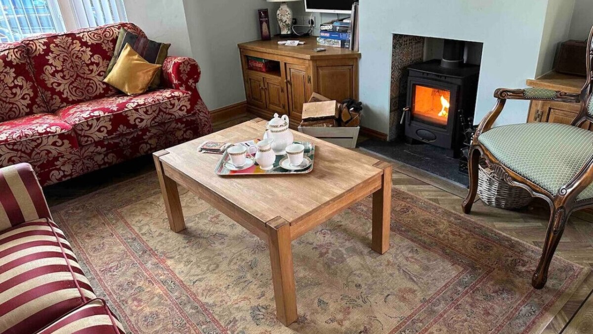 Harrogate Cottage | Artists’ Cottages, Artists’ House close HCC WIFI