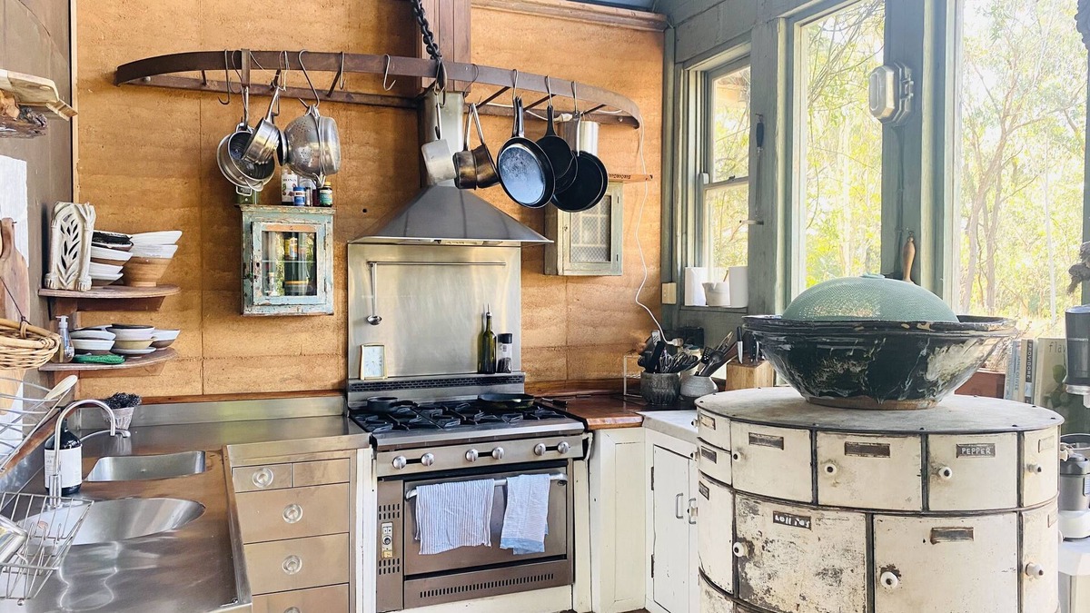 Lake Bathurst House | Artist’s country house on 40 acres
