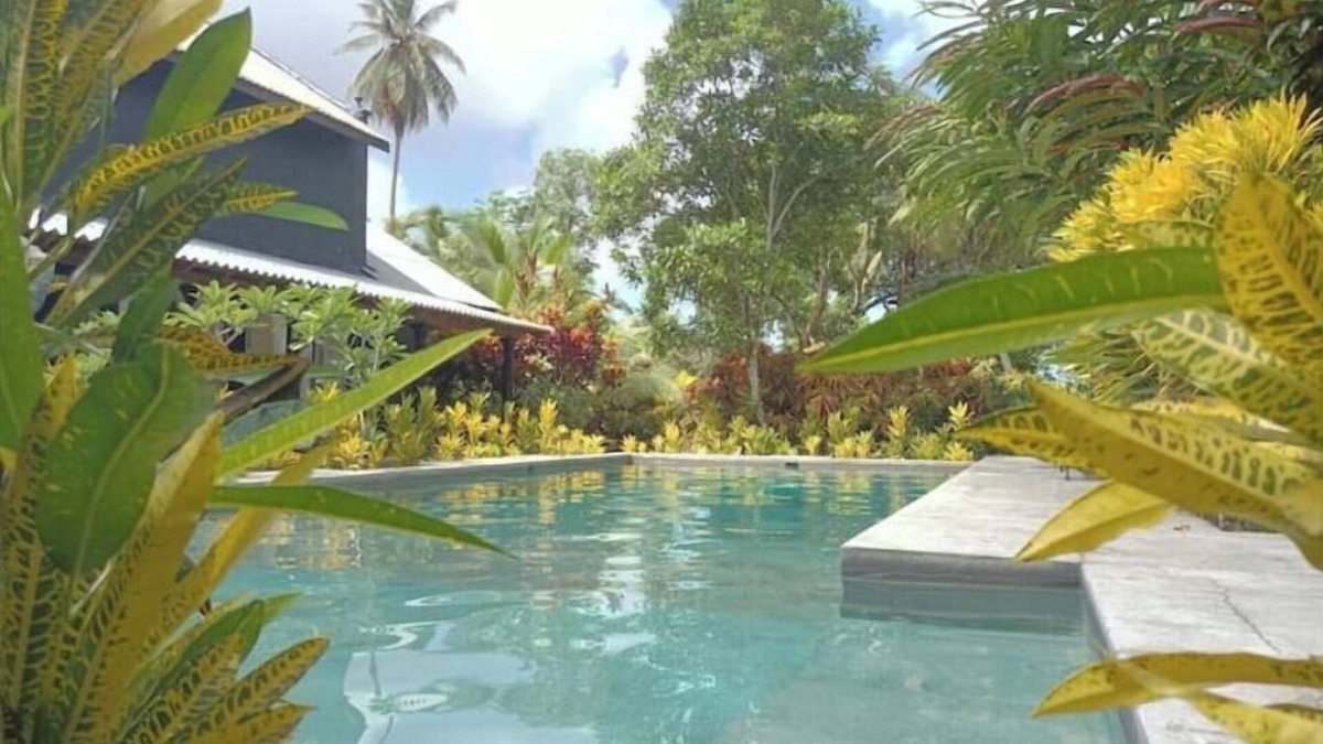 Bope-Poddala Villa | Artists Garden Haven 7 Bedroom with 9KS Beds Close to Beaches near Galle