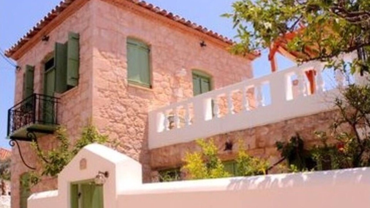 Megalochori House | Artists' house in the centre of Megalochori, 5min away from sandy beach