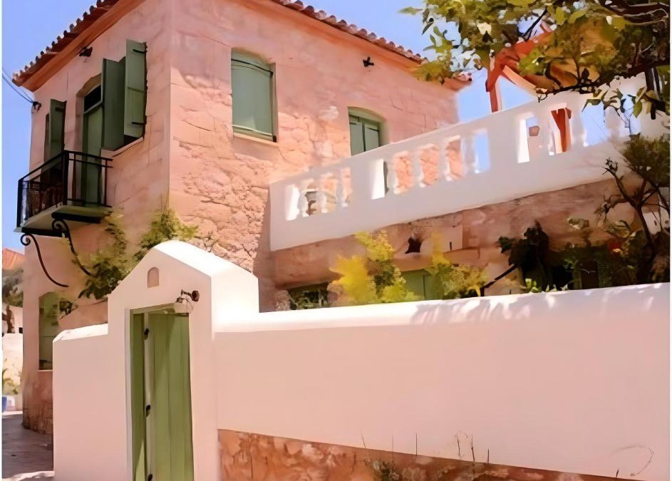 Milos Apartment | Artists' Residence 2 bed, 1 bath