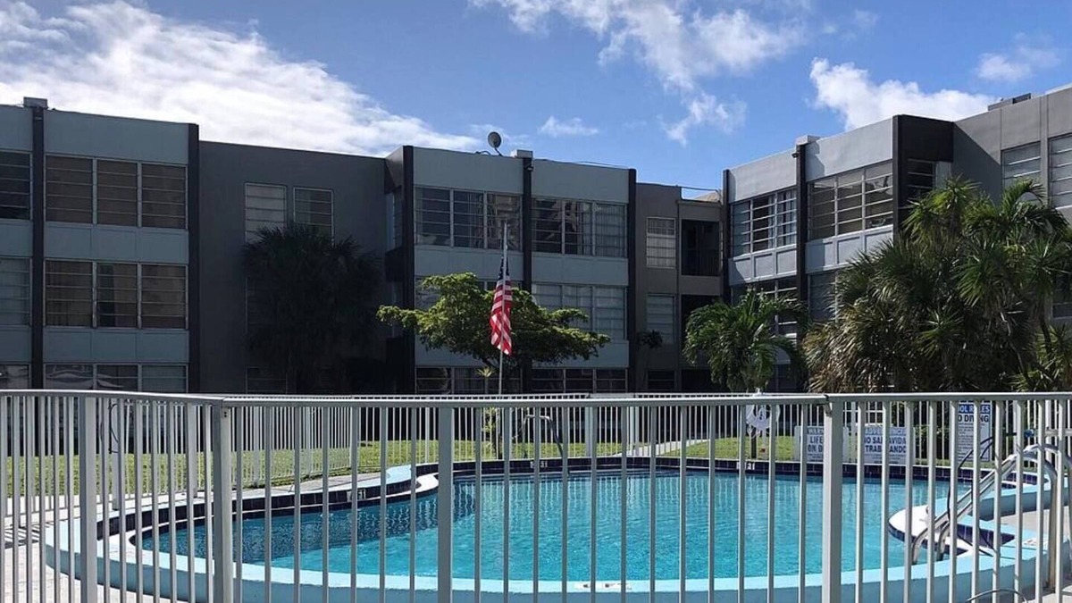 Downtown Fort Lauderdale Apartment | Artrageous on the river By RocketStay