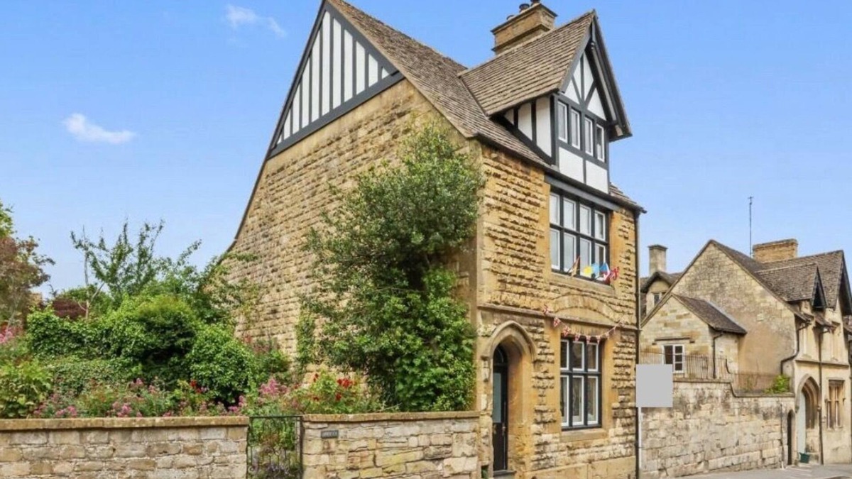 Winchcombe House | Arts and Crafts Cotswold stone house in the centre of Winchcombe