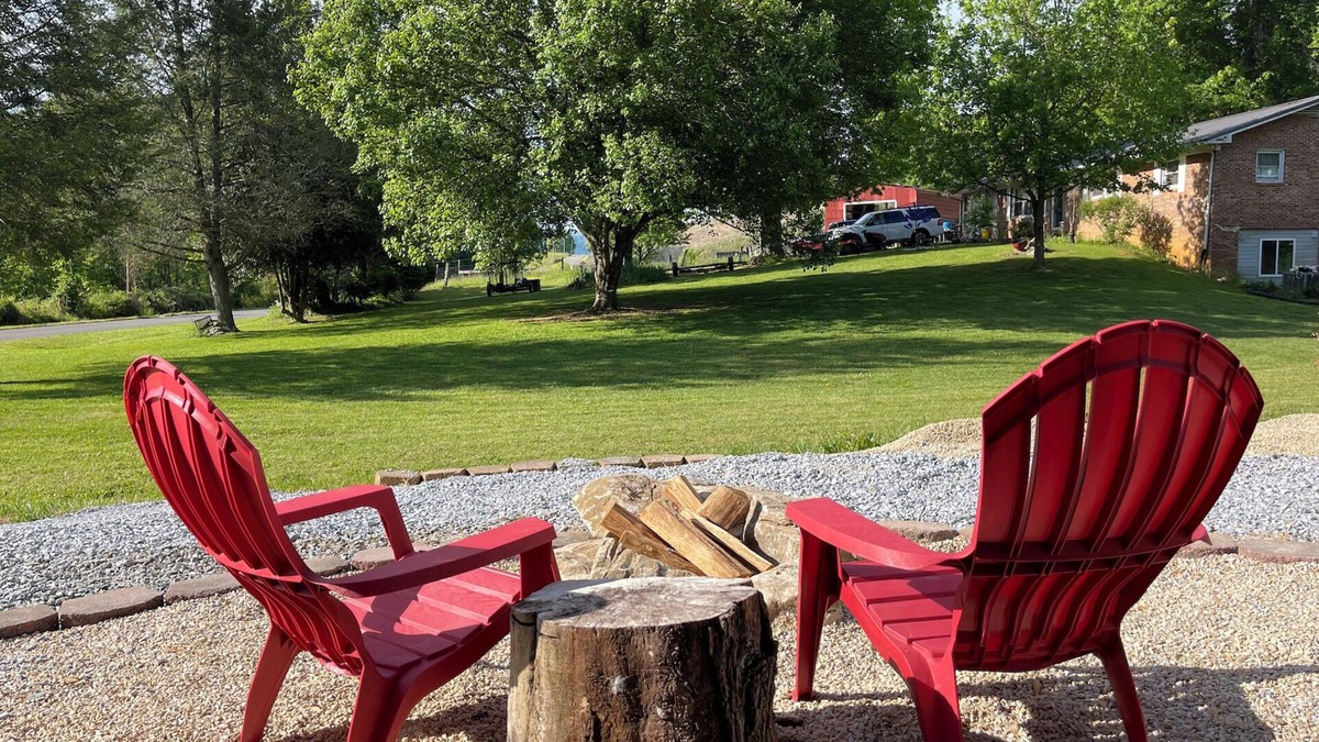Jonesborough Other | Artsy Farmhouse Retreat TN countryside near Jonesborough - pet friendly