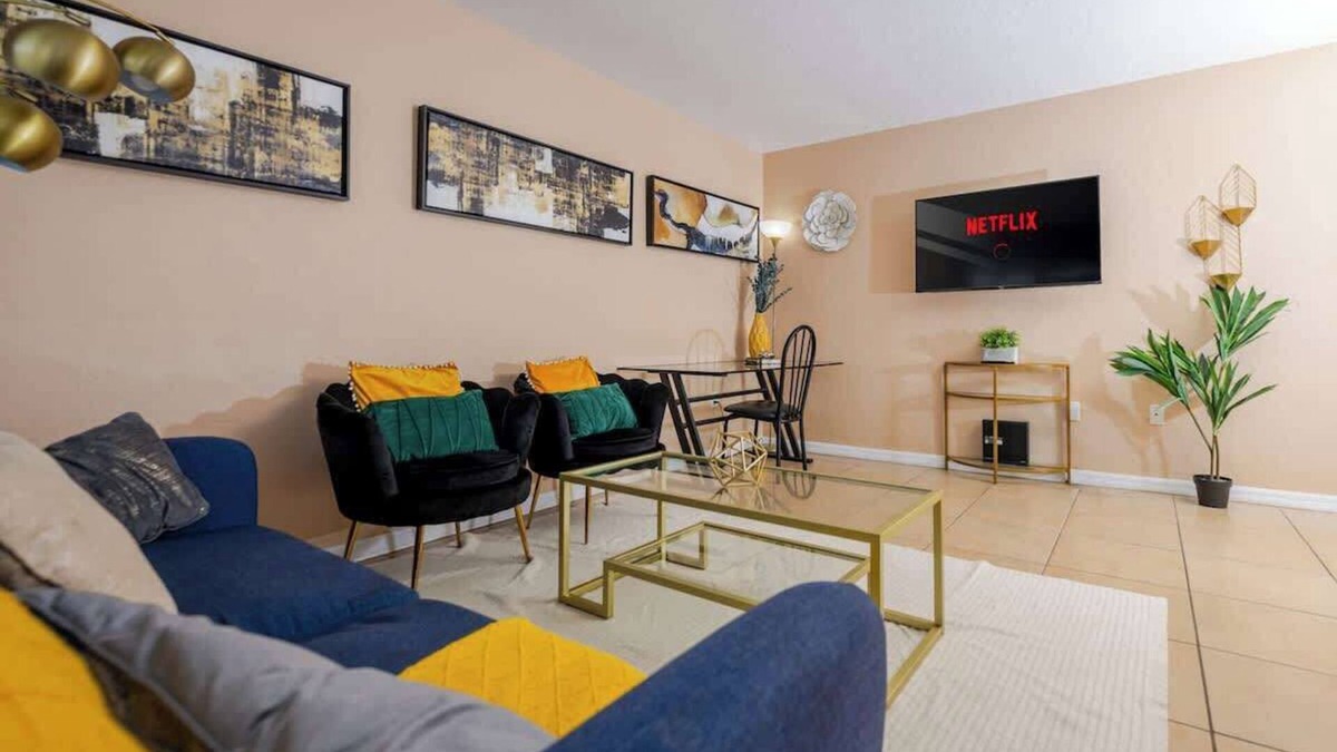 Arlington Park Apartment | Artsy Getaway with Vibrant Design Flair