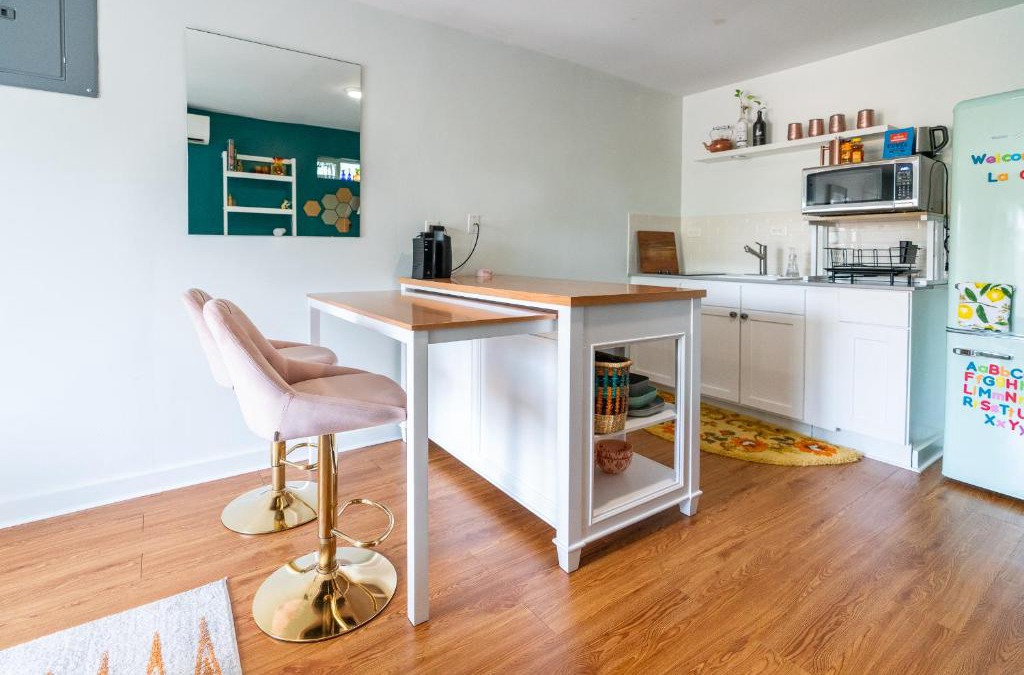 Dawson Apartment | Artsy, private Gem near Iconic South Congress