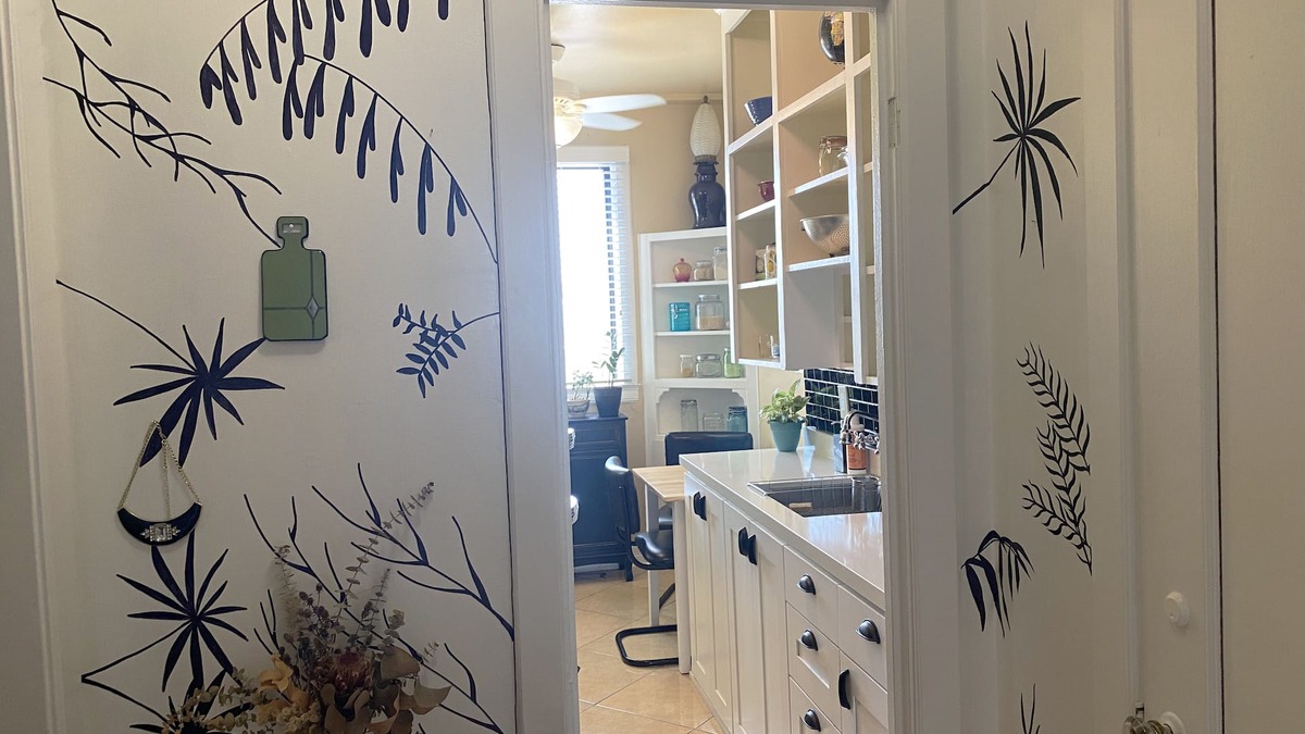 West Gateway Condo | Artsy Studio Condo in a historic building in downtown Long Beach