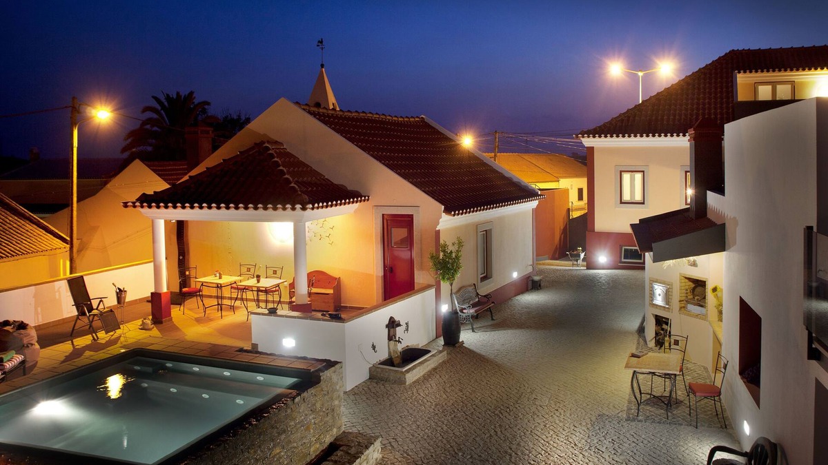 Cadaval Bed & Breakfast | Artvilla