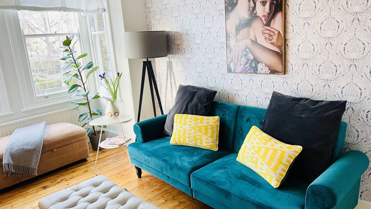 Richmond-upon-Thames Apartment | Arty Boutique Apartment in Central Teddington