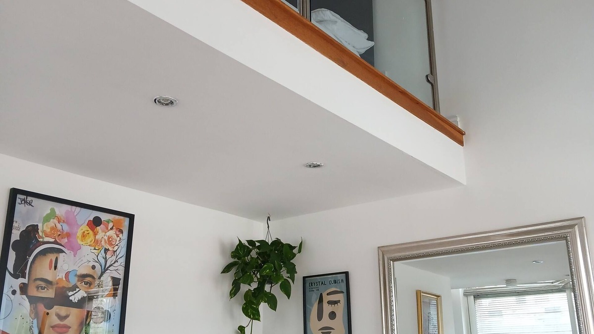 Canton Apartment | Arty loft in central cardiff