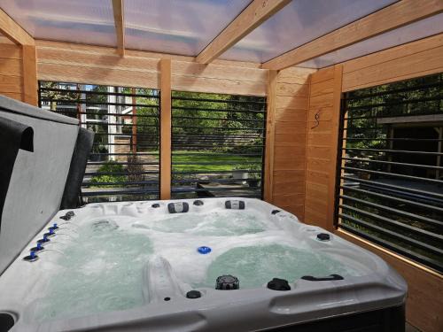 Emmen Apartment | Artz of Nature
