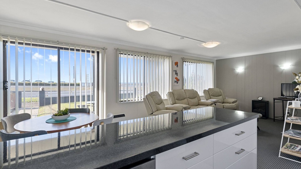 Burnie Apartment | Aruba Apartments: Burnie waterfront & ocean views