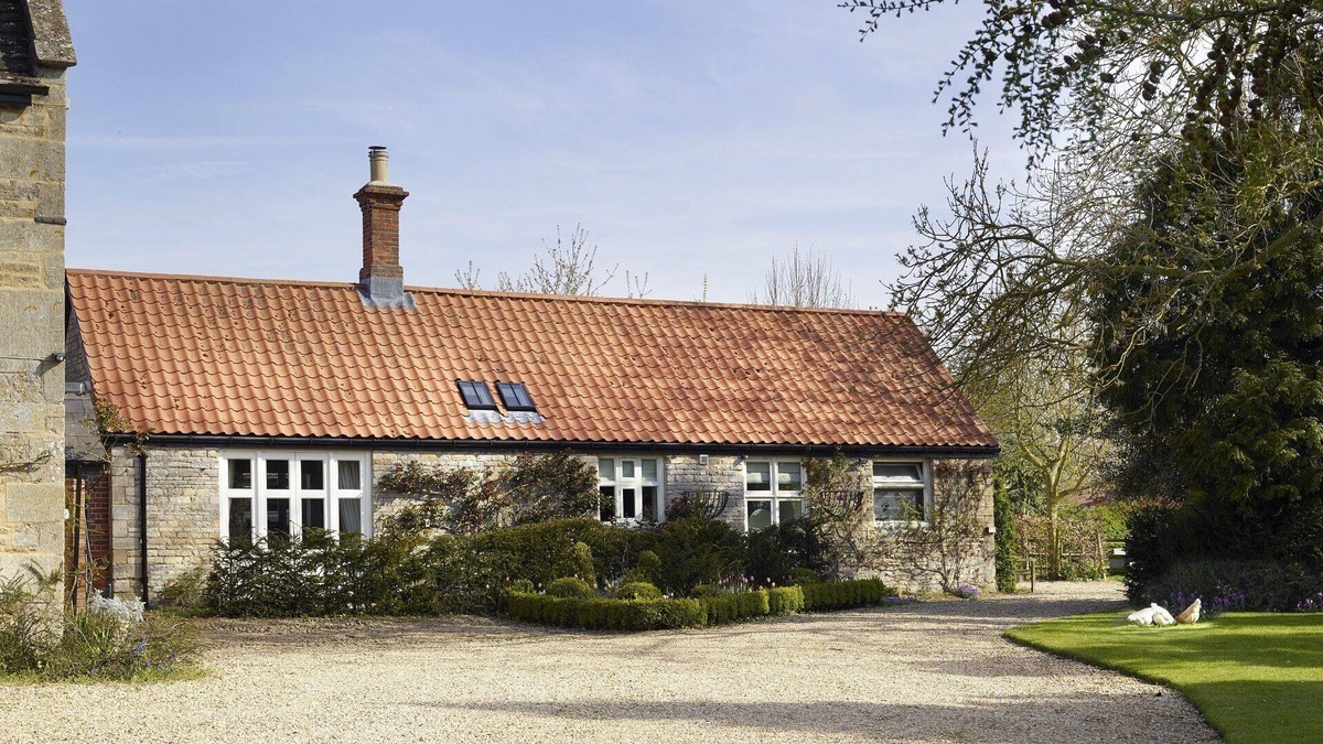 Bourne House | As featured in 25 Beautiful Homes, the Manor Stables offers 4*comfort and luxury