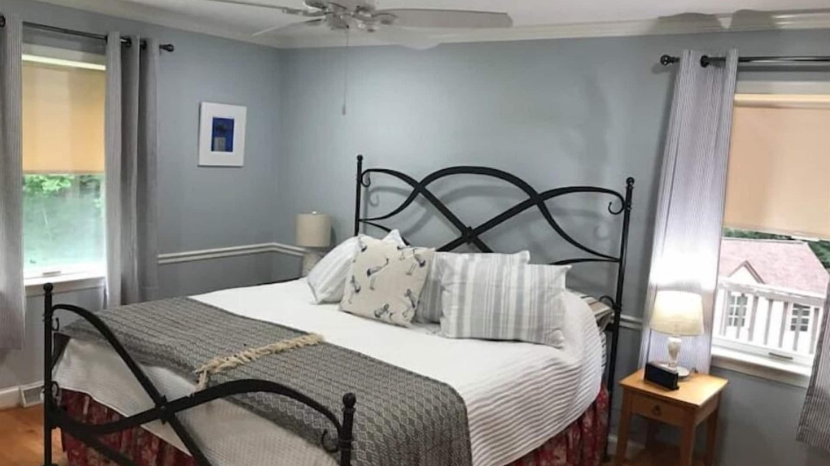 Hood House | As the Crow Flies B&B