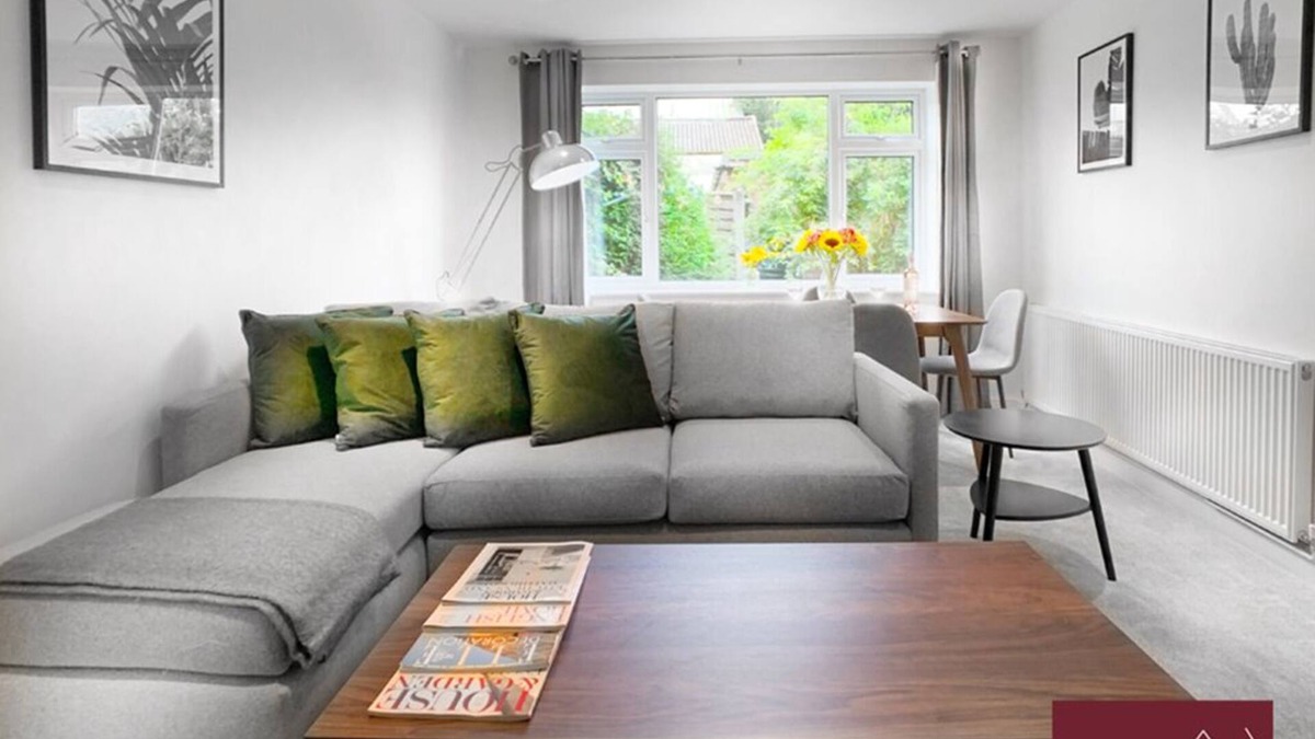 Sunninghill Cottage | Ascot - Cottage, Garden, Parking