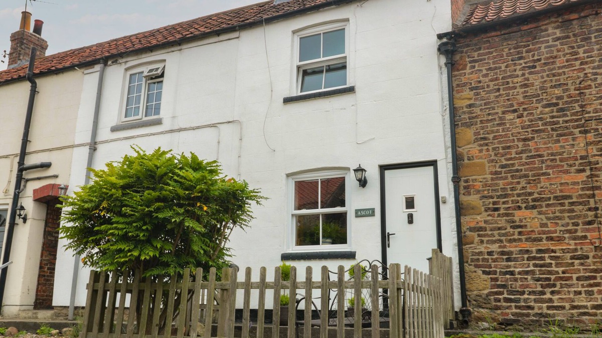 Sheriff Hutton Cottage | ASCOT COTTAGE, pet friendly, character holiday cottage in Strensall