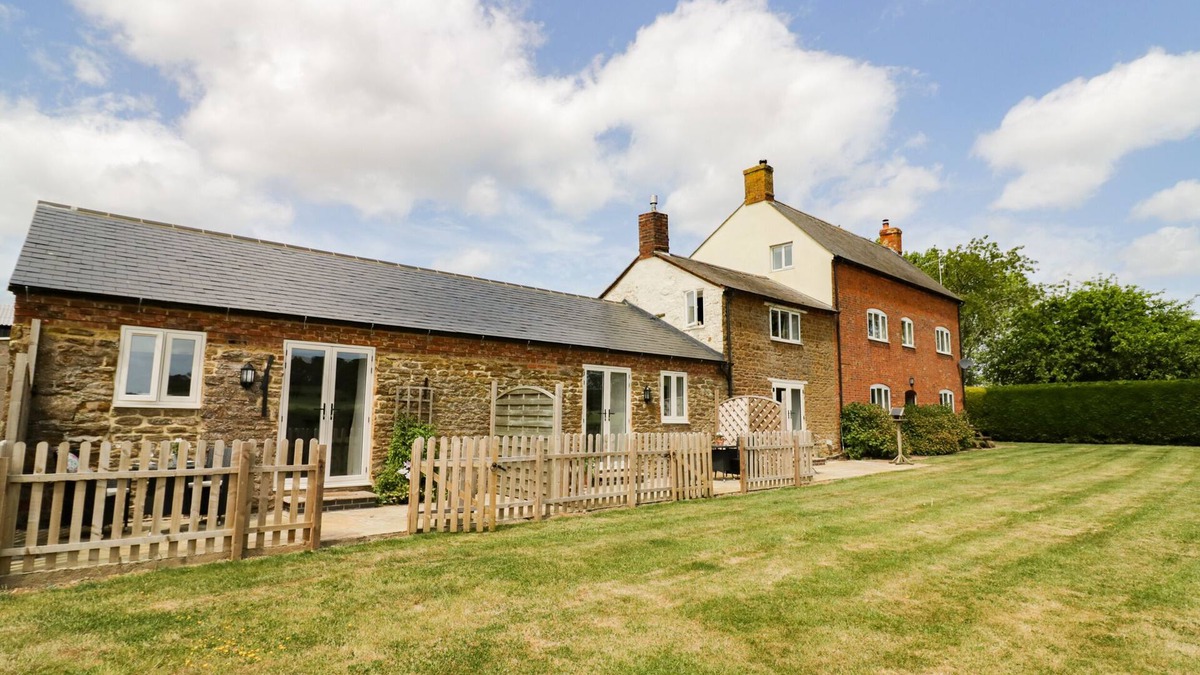 Daventry Cottage | ASH BARN, pet friendly, luxury holiday cottage in Catesby