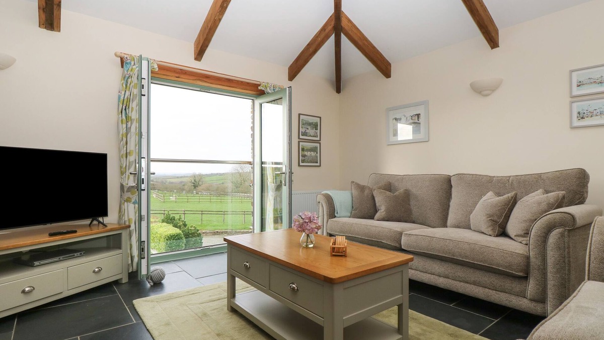 Grampound Cottage | ASH COTTAGE, country holiday cottage, with a garden in Tregony