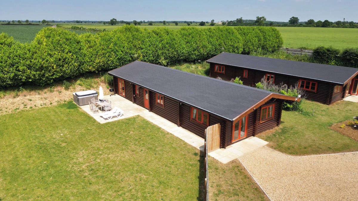 Castle Bytham Cottage | ASH LODGE, character holiday cottage, with pool in Greetham, Rutland