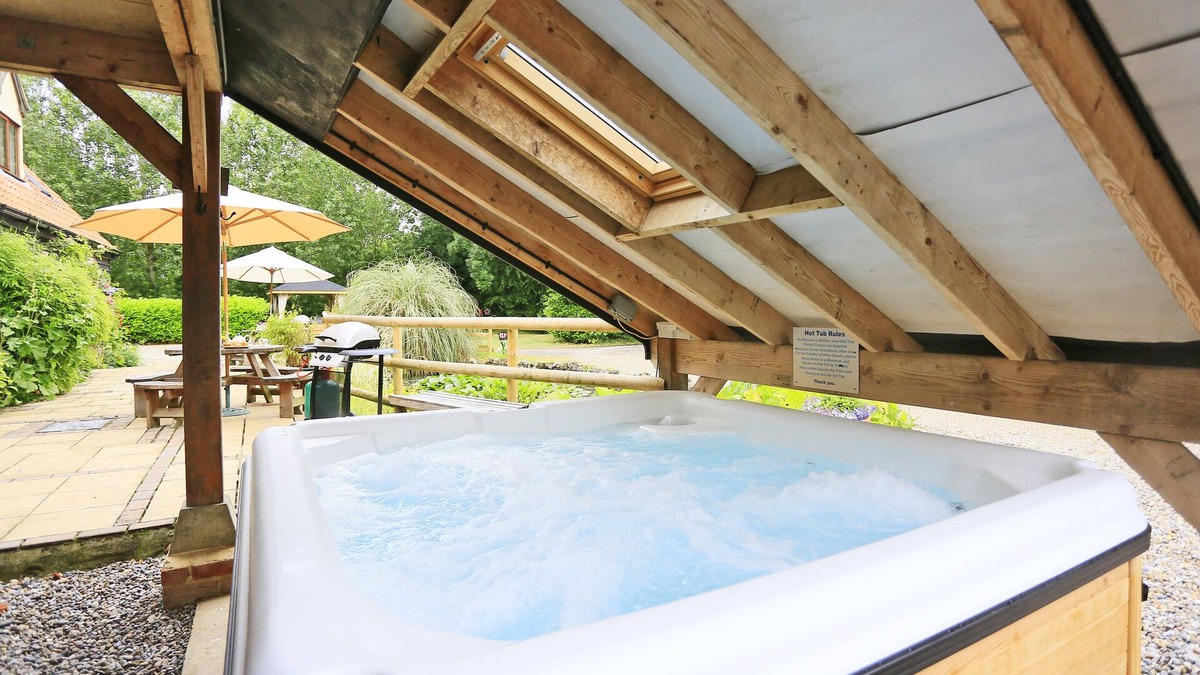 Bungay House | Ash - Three Bedroom House, Sleeps 6