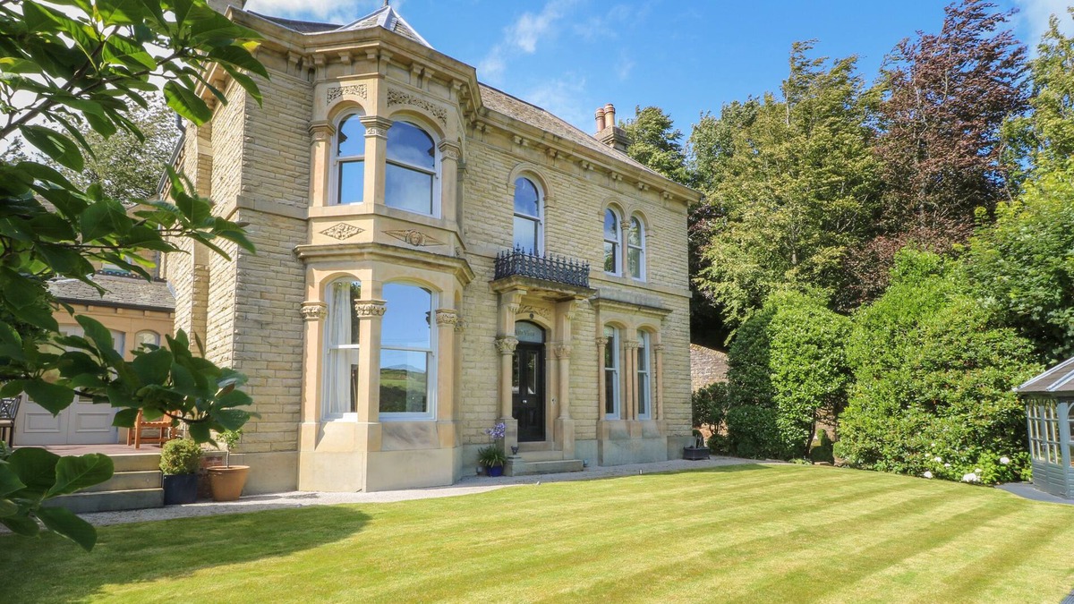 Holmbridge Cottage | ASH VILLA, pet friendly, luxury holiday cottage in Holmfirth