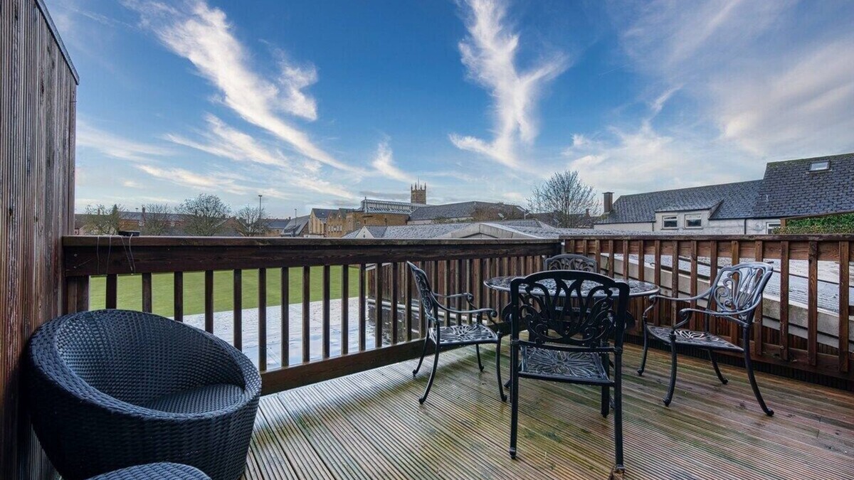 Cirencester Apartment | Ashcroft Loft - town centre apartment