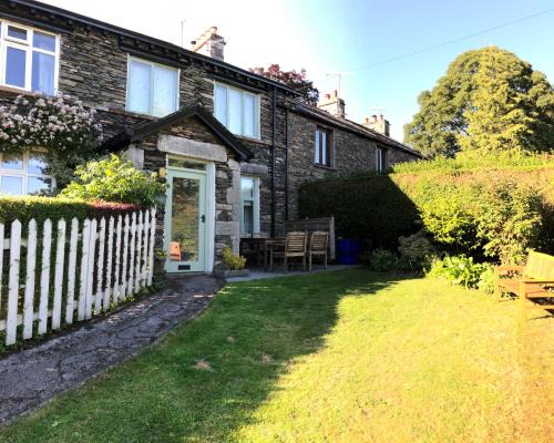 Staveley House | Ashdene Cottage with secure 'sun trap' garden