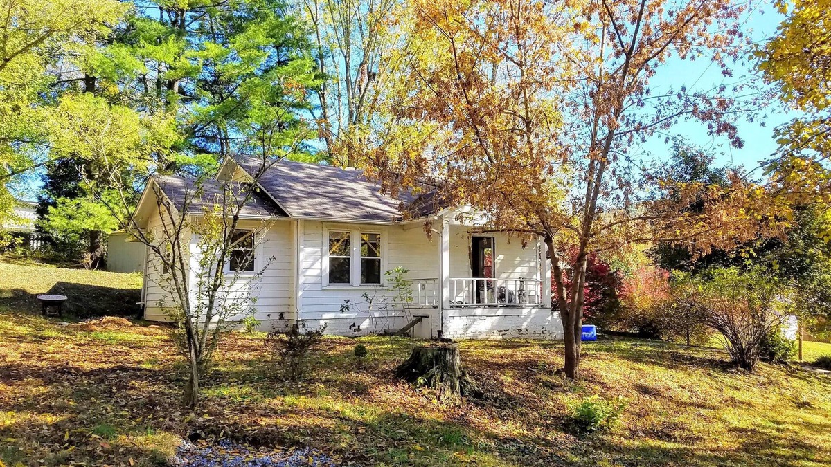 Candler House | Asheville Cottage with Hot Tub - renovated, quiet, huge yard, mins to Asheville.
