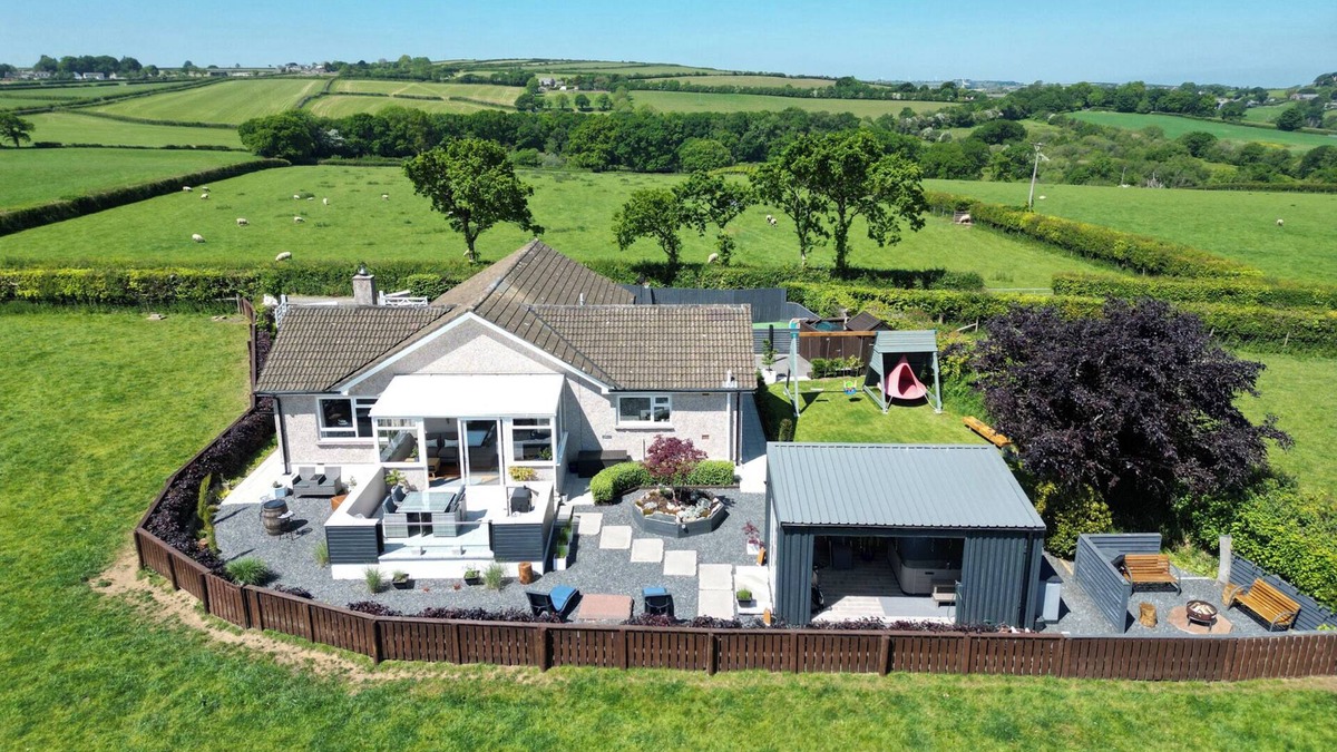 Brazzacott Cottage | ASHLEA, family friendly, character holiday cottage in Launceston