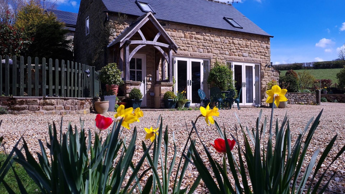 Kelstedge Cottage | Ashover Derbyshire Luxury rural Holiday cottage ensuite facilities to both rooms