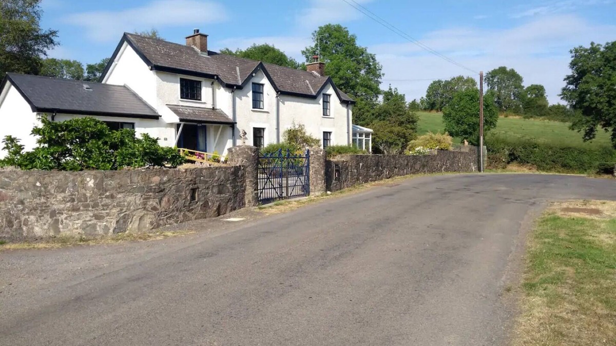 Lisburn House | Ashside Cottage, Royal Hillsborough, Belfast