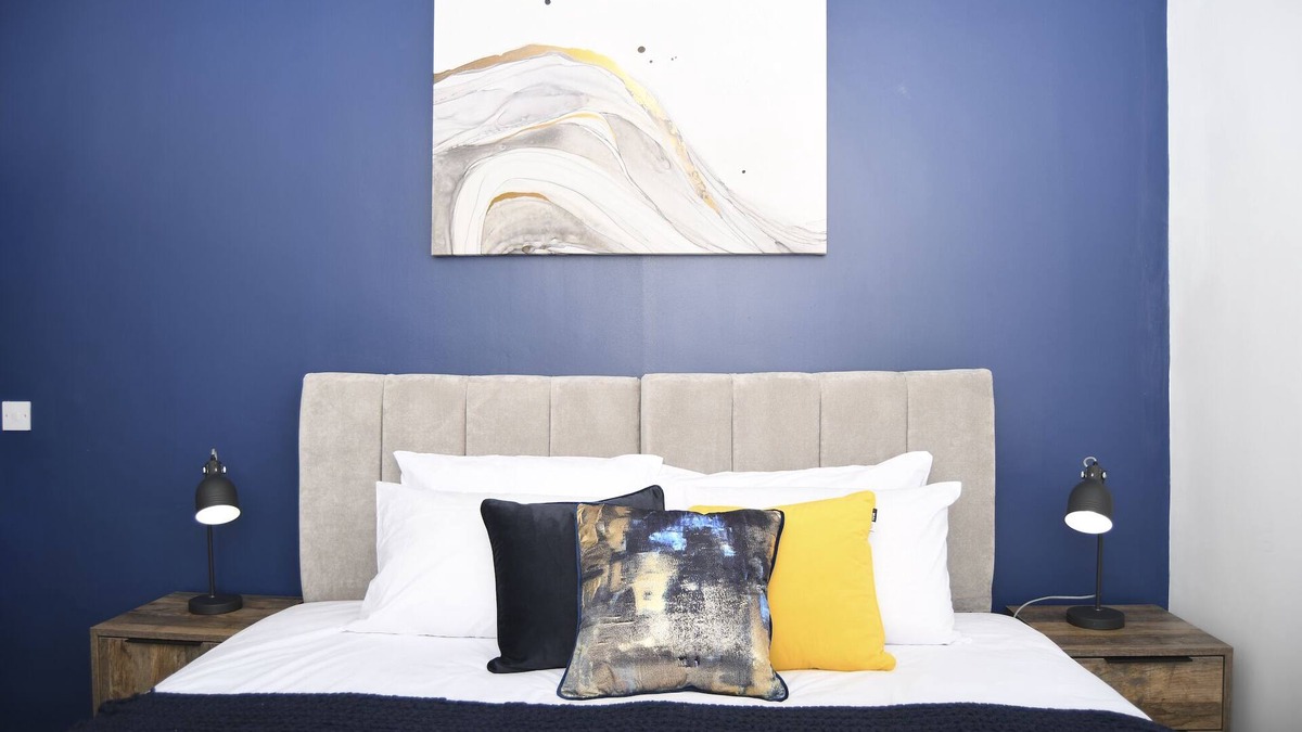 Ashton-under-Lyne House | Ashton House 2-Bedroom Home