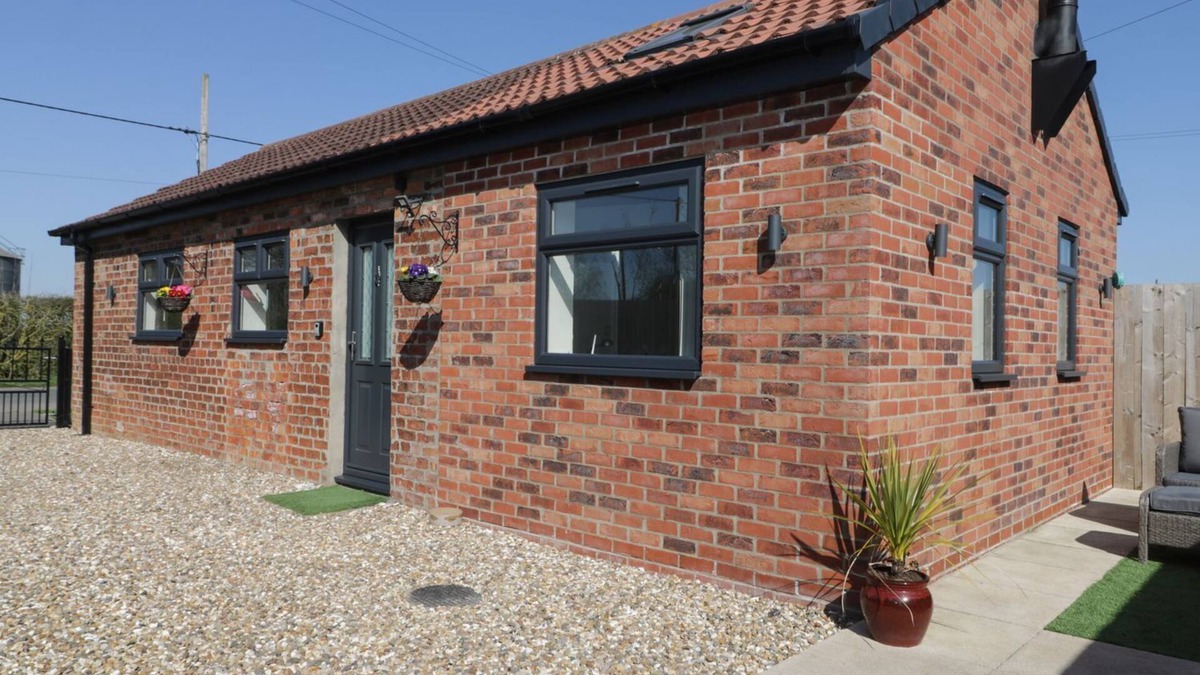 Winestead Cottage | ASHTREE COTTAGE, pet friendly, country holiday cottage in Ottringham