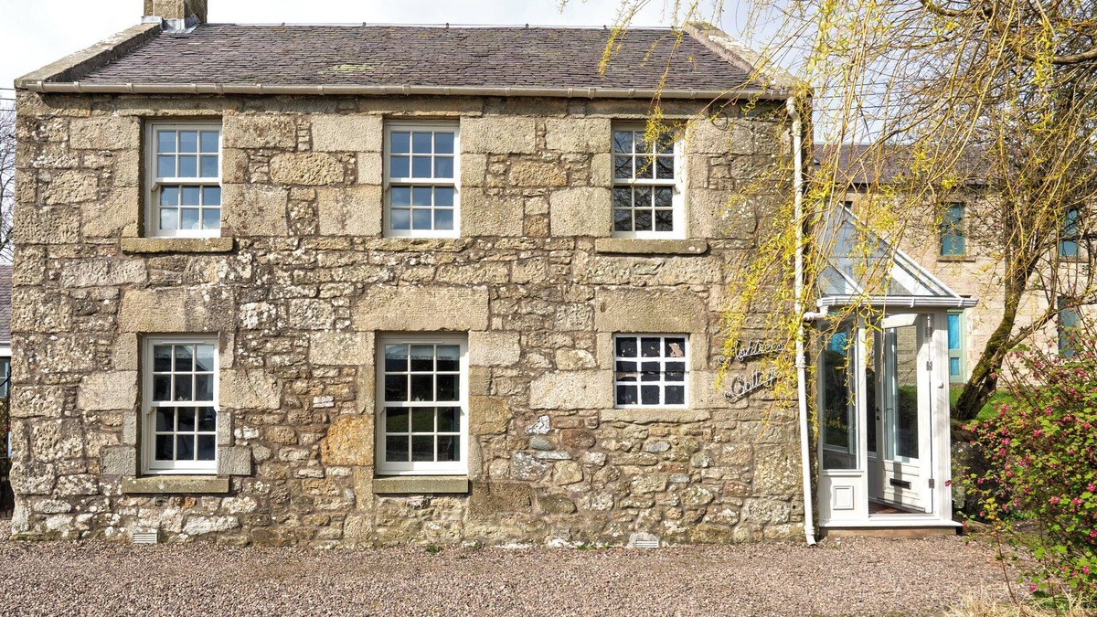 Kinross Cottage | Ashtrees Cottage a cosy country cottage with beautiful views