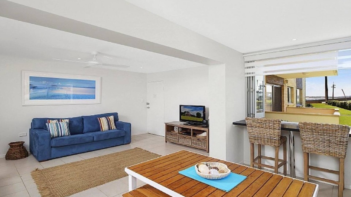 Terrigal Apartment | ASHWOOD | 100 meters to beach, shops, cafes | Accom Holidays