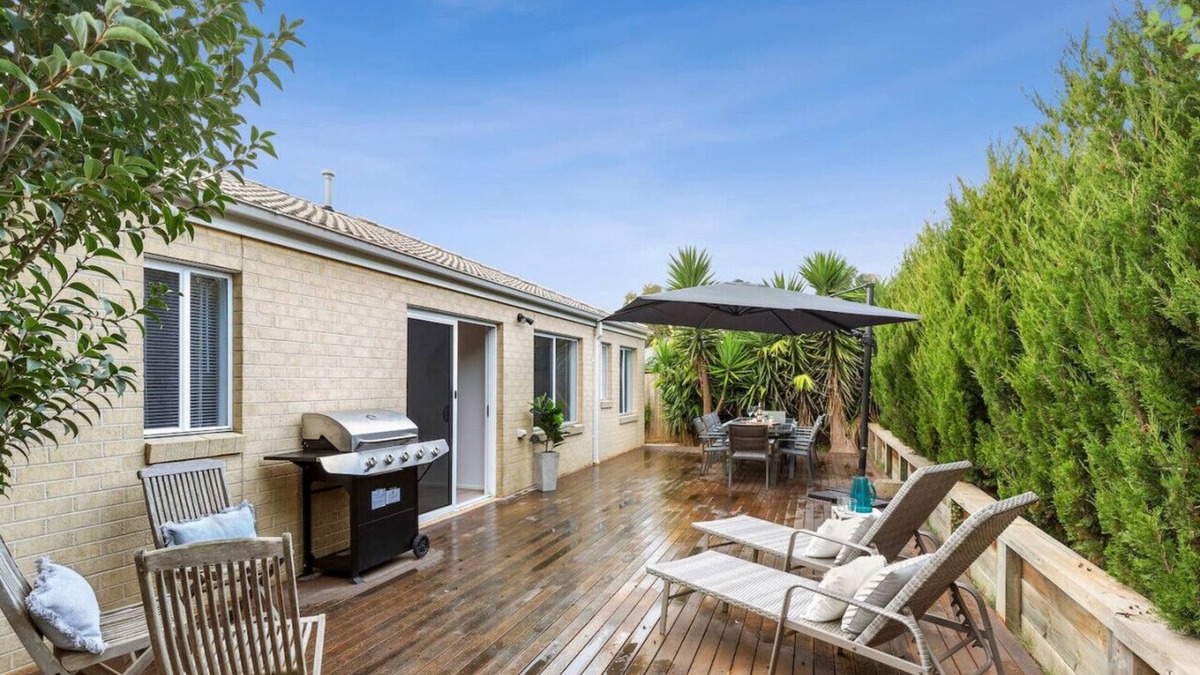 Ocean Grove House | Ashwood Beach House, Sleeps 6, Pet friendly, Aircon, WIFI