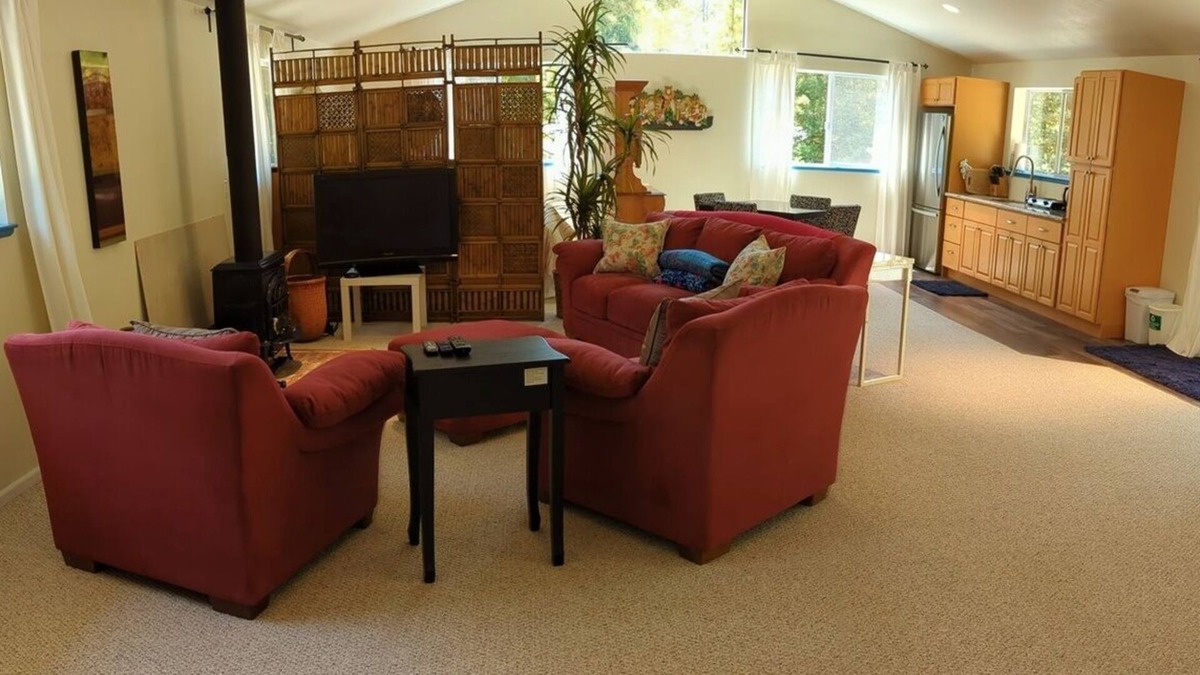 Gualala Apartment | Asian-themed Queen's Loft Apartment 10 mins to the beach and downtown!