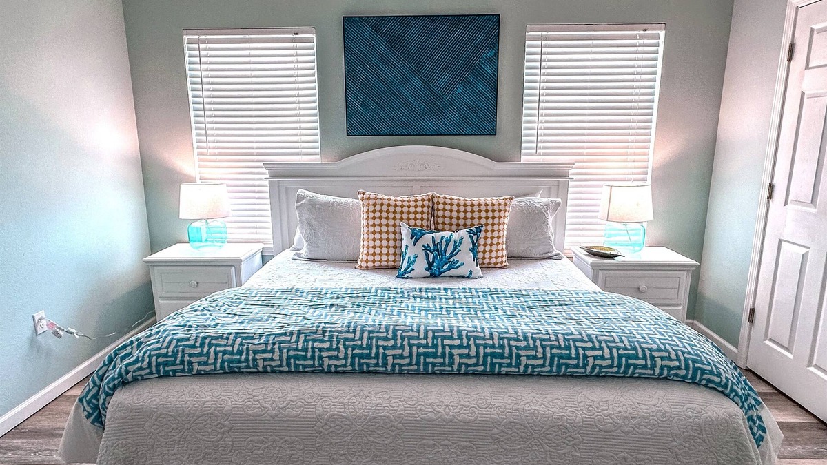 Saint Elmo House | Ask for 20% Off Steps to the Beach, Access to Pool