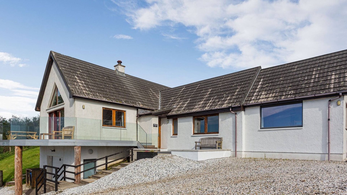 Sleat Cottage | ASKIVAL, family friendly, character holiday cottage in Elgol