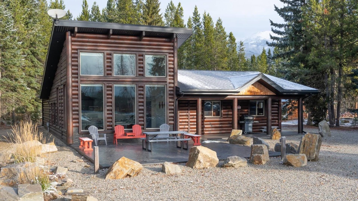 Valemount House | Aspen Cabin Vacation Rental w/Sauna Option!