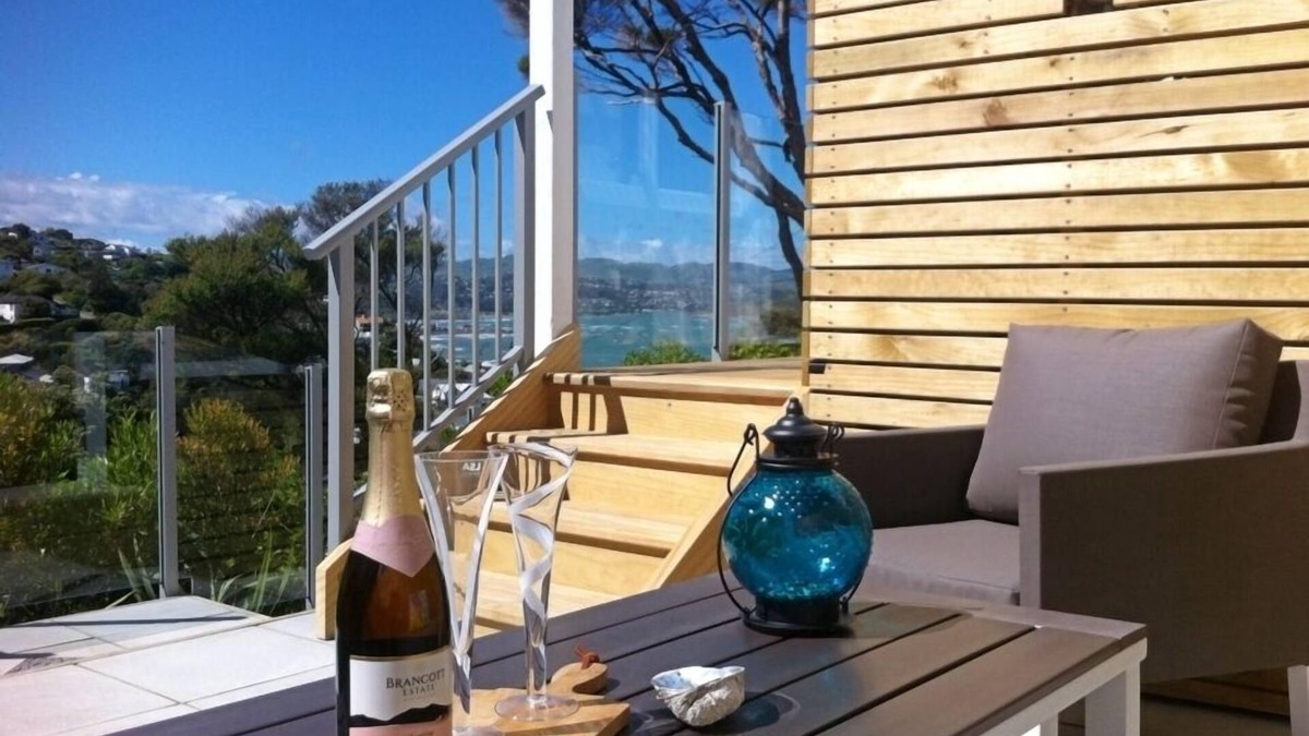 Plimmerton Cottage | Aspen Cottage - Stylish Cottage with Sea Views