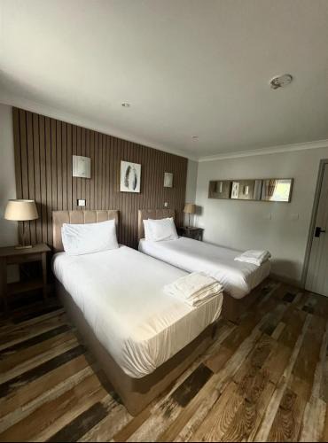 Pegsdon Ski Chalet | Aspen, Country Chalet located In Pegsdon
