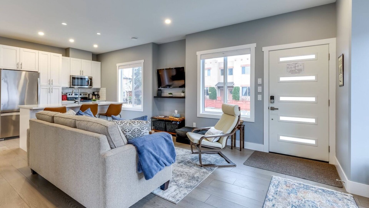 Okanagan-Similkameen House | Aspen Guest House - Beautiful half duplex close to lake