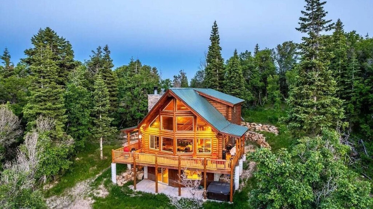 Tollgate Canyon House | Aspen - Modern Log Cabin