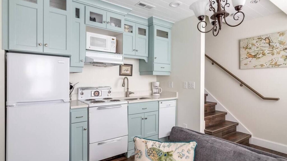 Franklin Apartment | Aspenwood Manor- Beautiful little cottage in the heart of downtown Provo (BRAND NEW!)