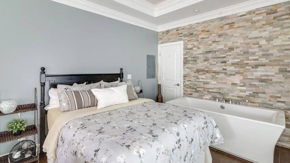 Central Business District Condo | Aspenwood Manor- Relaxing NEW Getaway Suite! (Wasatch Skyline)