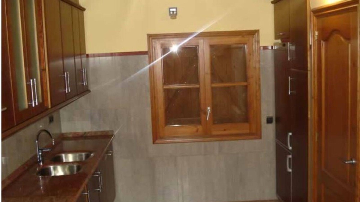 Montcortes Cottage | Astasia House, in a quiet location.