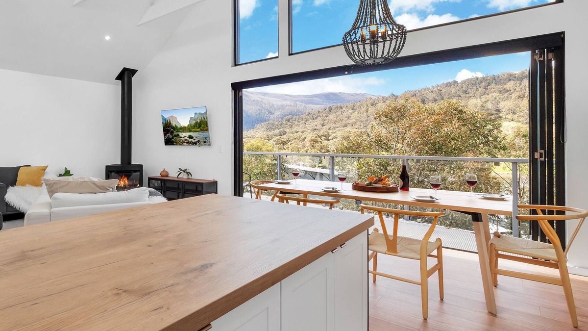 Lake Crackenback Ski Chalet | Aster Chalet | Crackenback